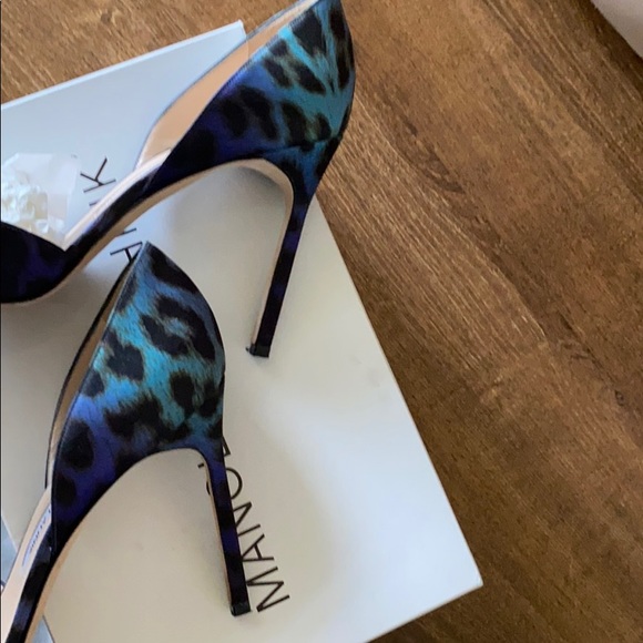 Manolo Blahnik Leopard Fabric Pump - Picture 11 of 16